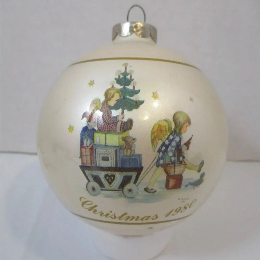1980 Schmid Christmas Ornament Parade into Toyland Sister Berta Hummel collected